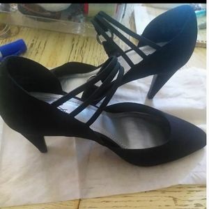 Black pumps